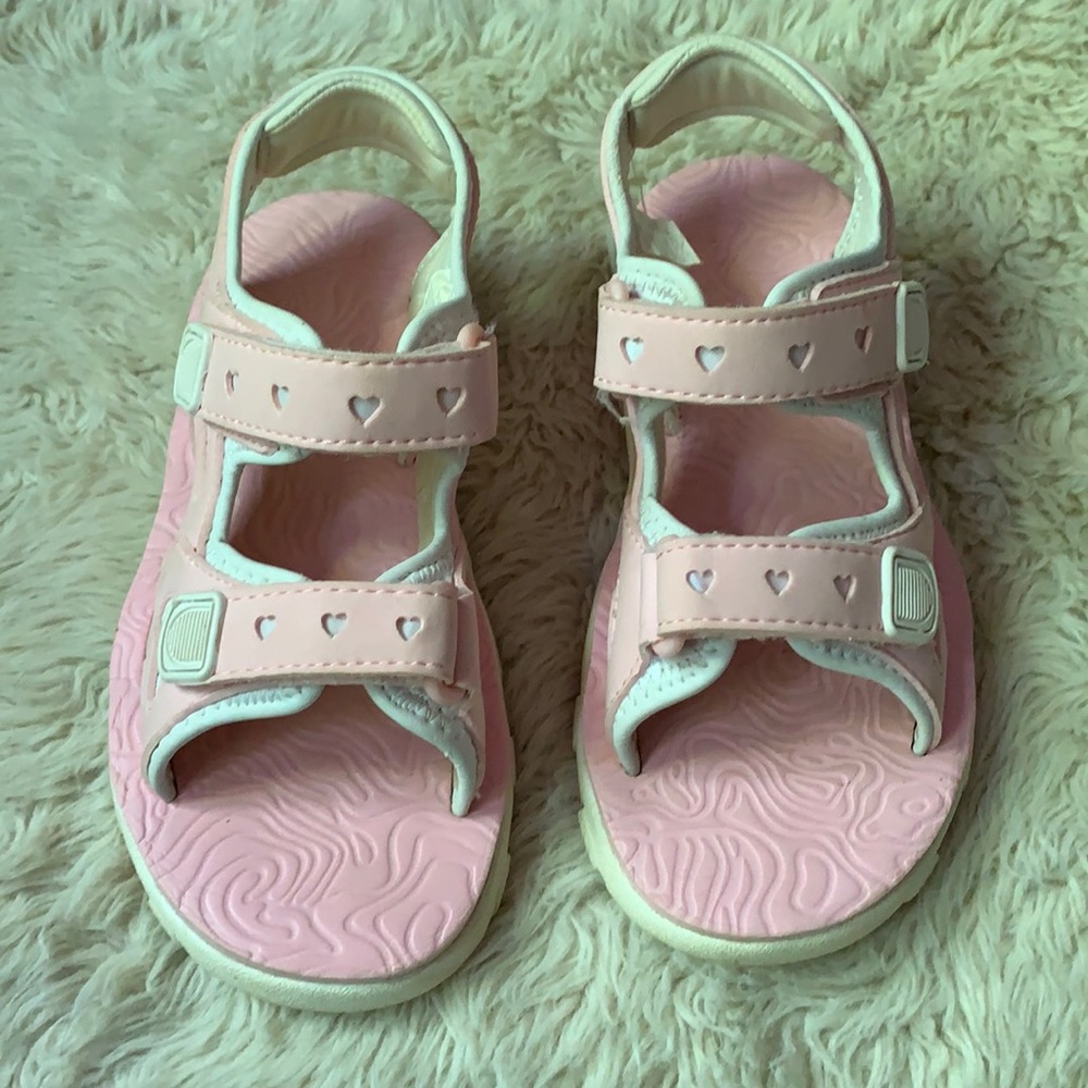 Velcro 💝 Heart Sandals non-marking soles.
